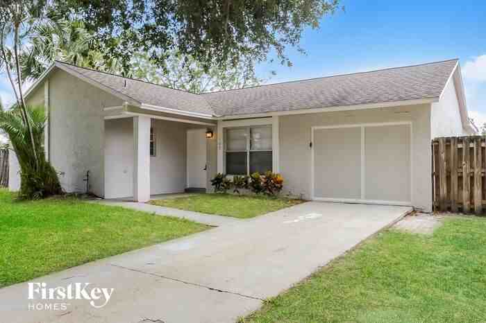 167 Lakeside Dr - Photo 2 of 11