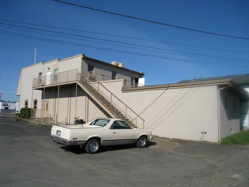 204 Huntington Ave N - Photo 2 of 4