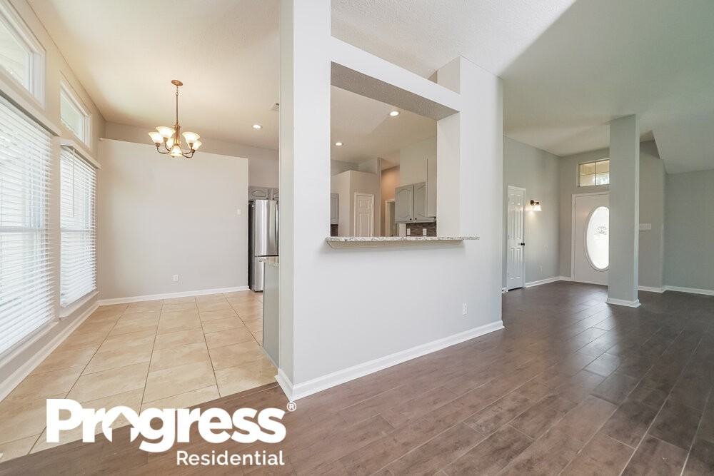 2210 Westview Trl - Photo 2 of 20