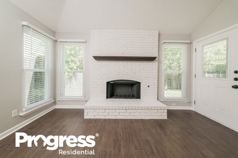 2210 Westview Trl - Photo 3 of 20