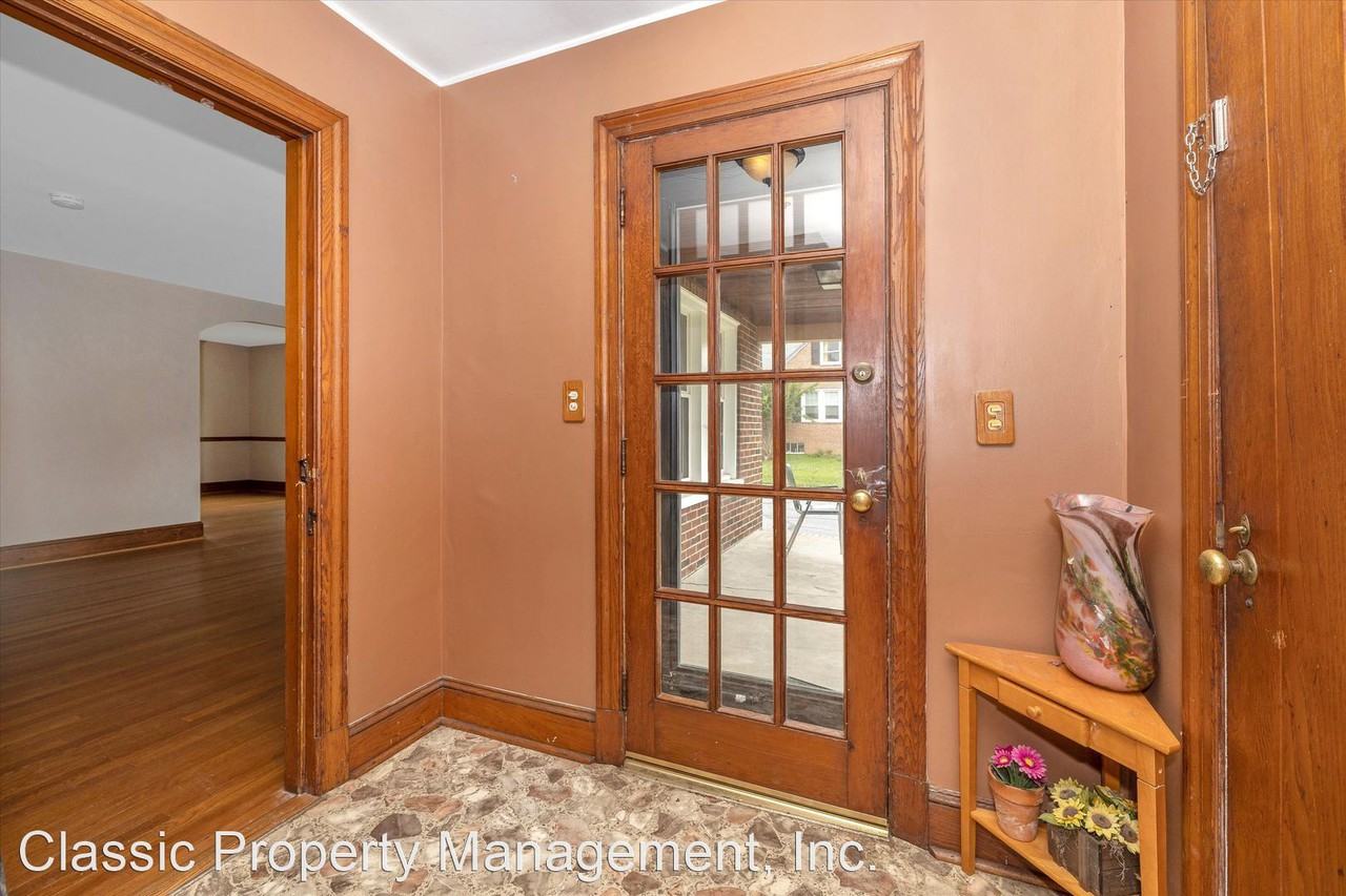 531 Lee Place - Photo 3 of 39