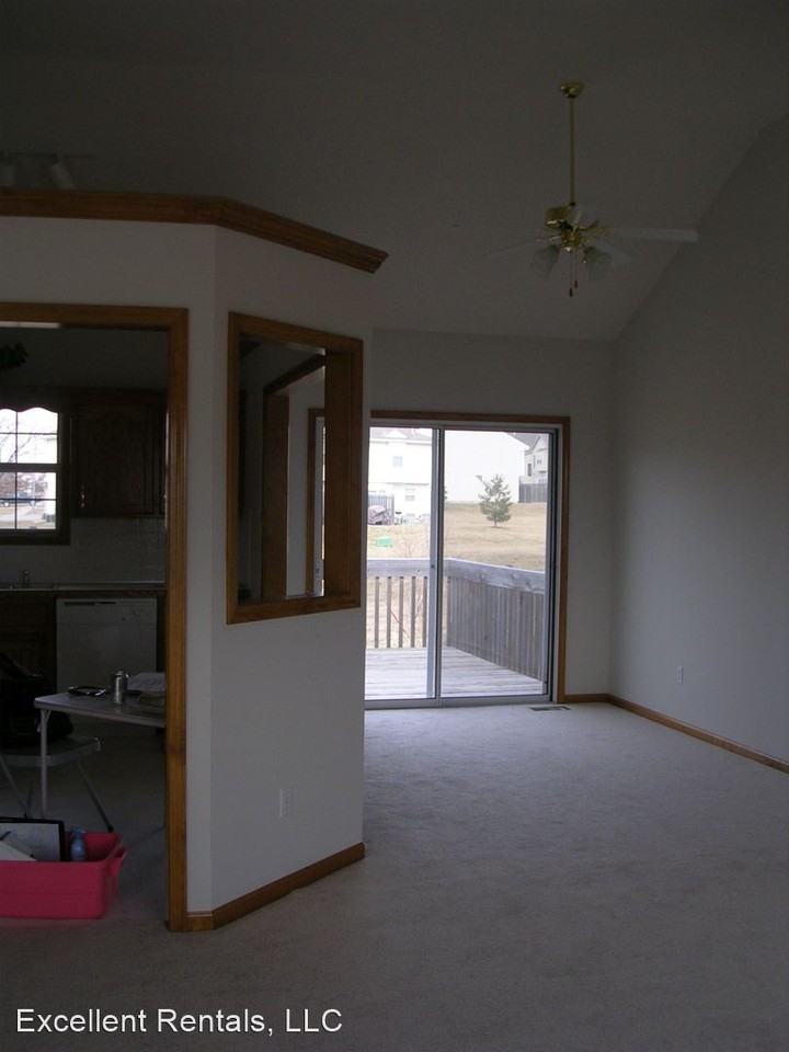 708 Se 15th St - Photo 2 of 5