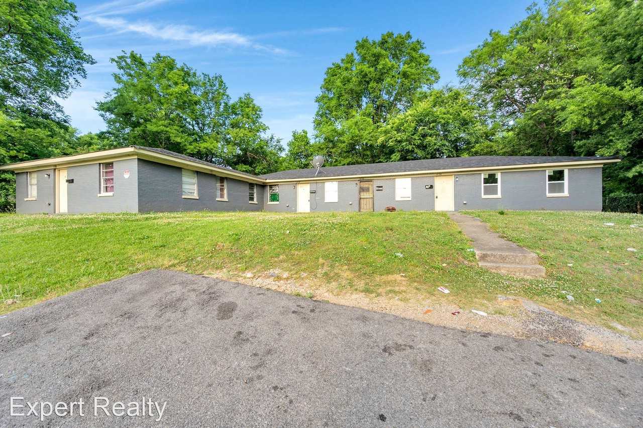 32ND PLACE APARTMENTS - Photo 2 of 18