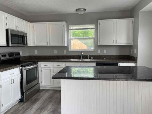 3565 Steiner St - Photo 3 of 11