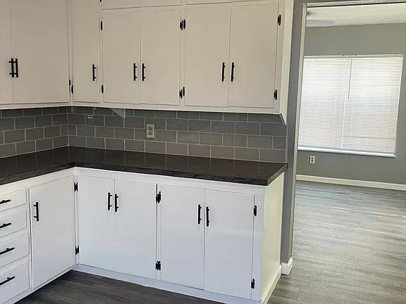 706 Nw Avenue F - Photo 2 of 9