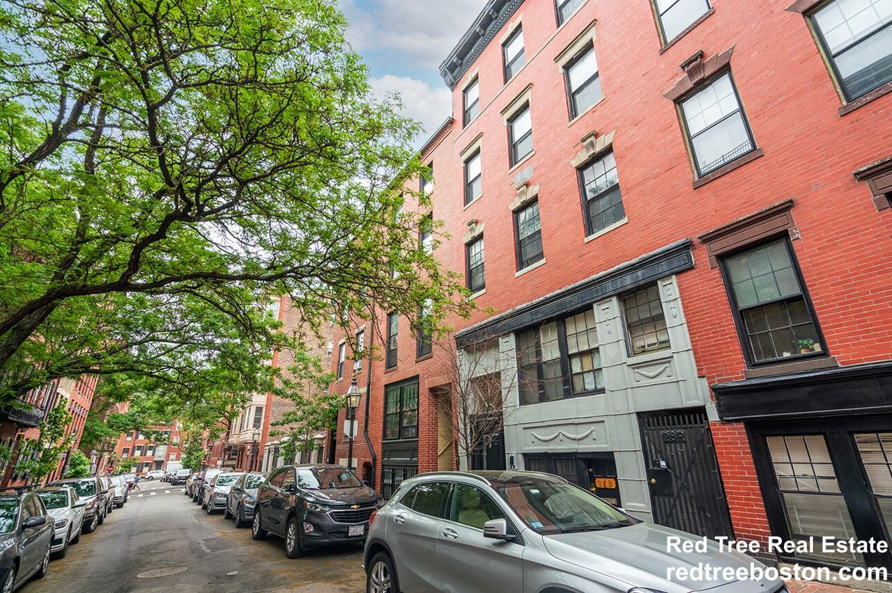 24 Phillips St #4 - Photo 2 of 3