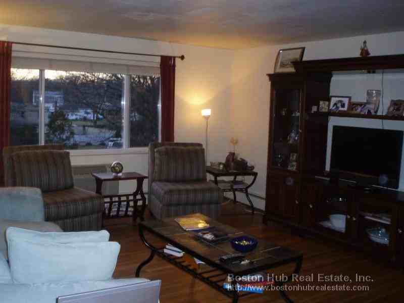 1 Albert Dr 10 - Photo 2 of 8