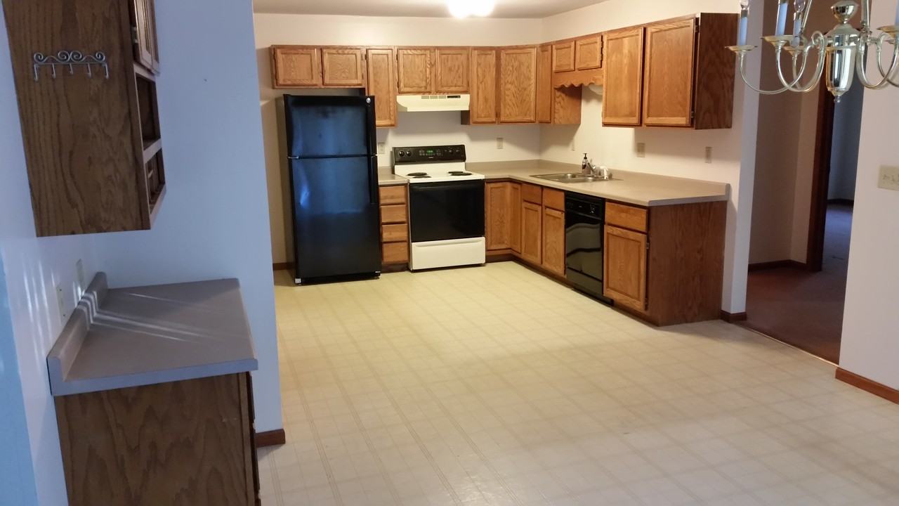 332 Oakwood Ave #332 - Photo 2 of 10