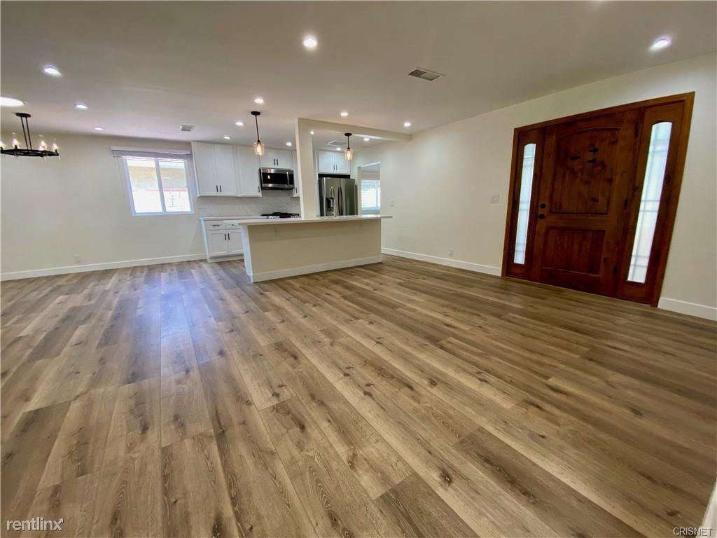 5247 Buffalo Ave - Photo 2 of 10