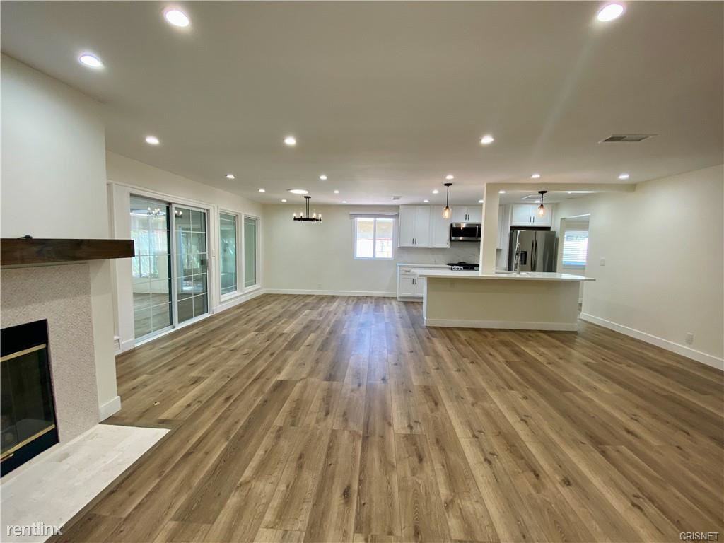 5247 Buffalo Ave - Photo 3 of 10