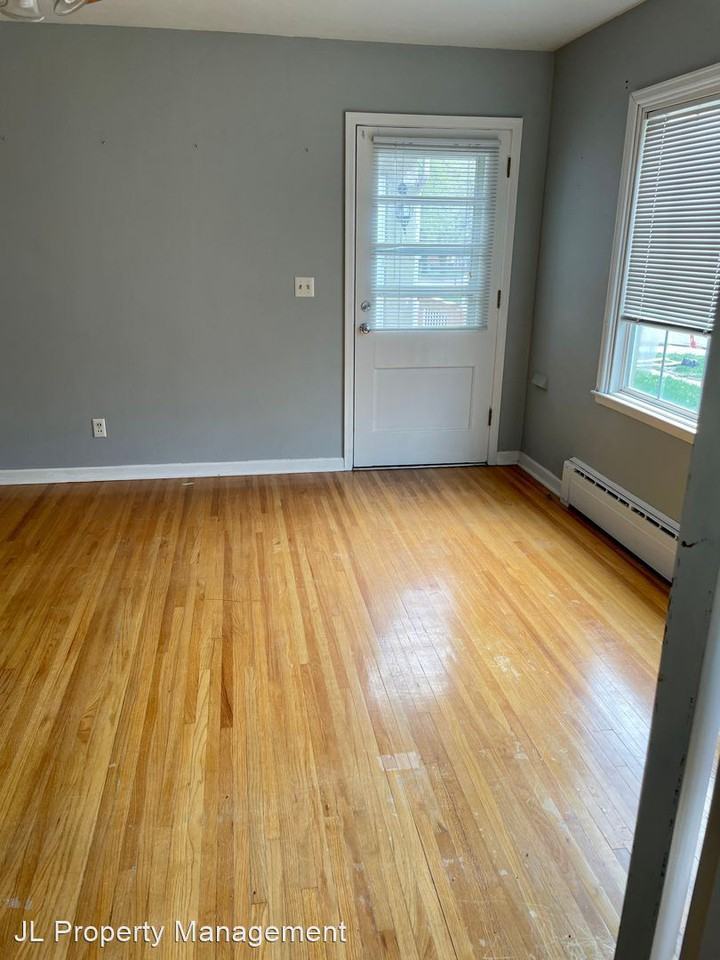 604 W 9th Street - Photo 2 of 10