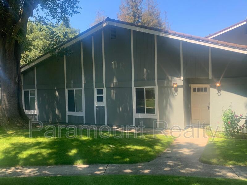 1052 Polk Ln - Photo 2 of 31