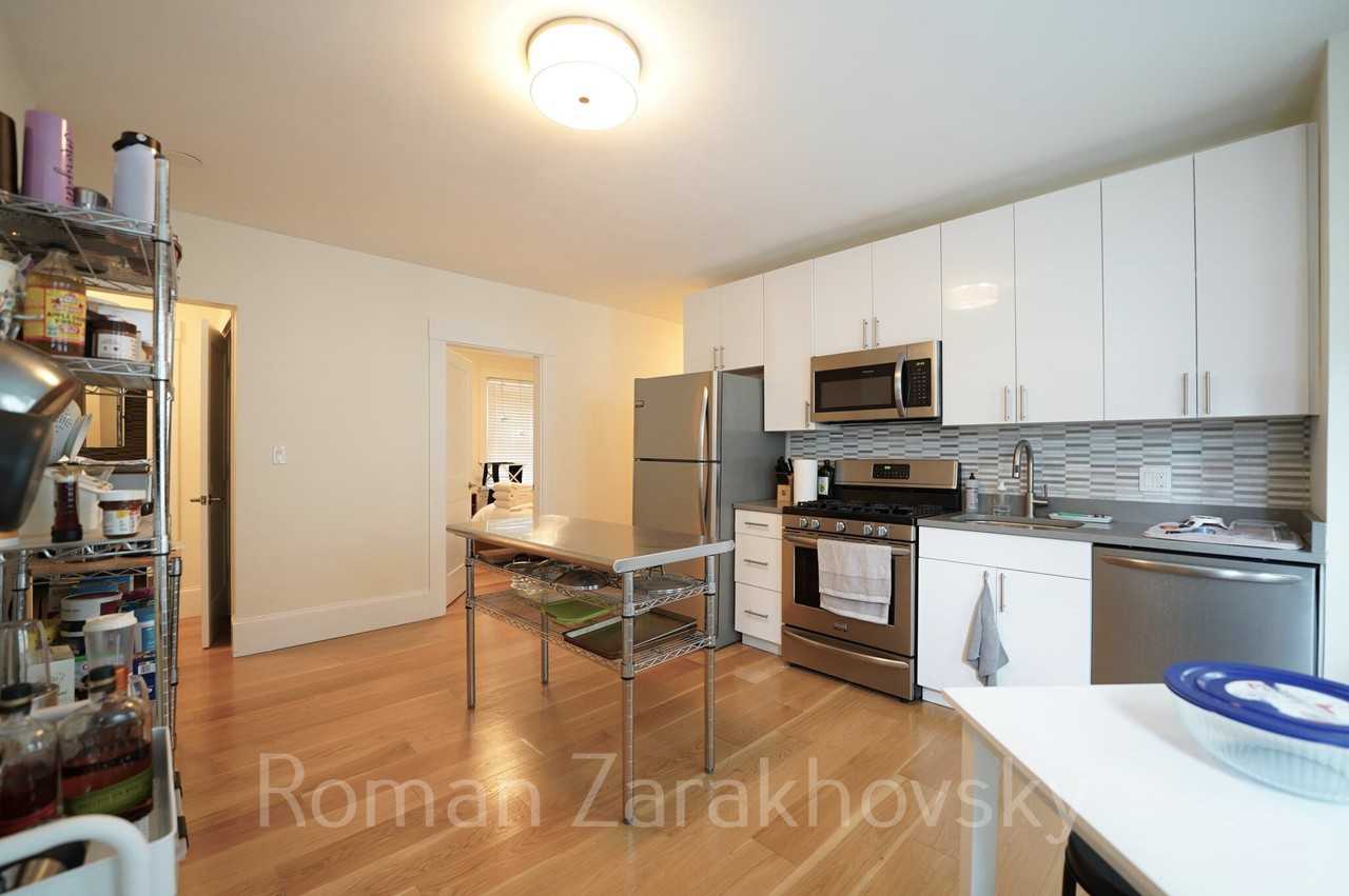 319 Columbia St #1A - Photo 2 of 23