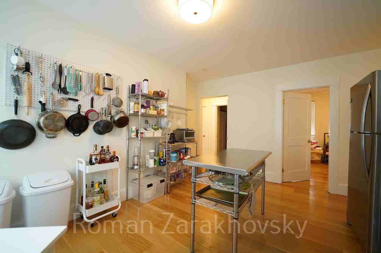 319 Columbia St #1A - Photo 3 of 23