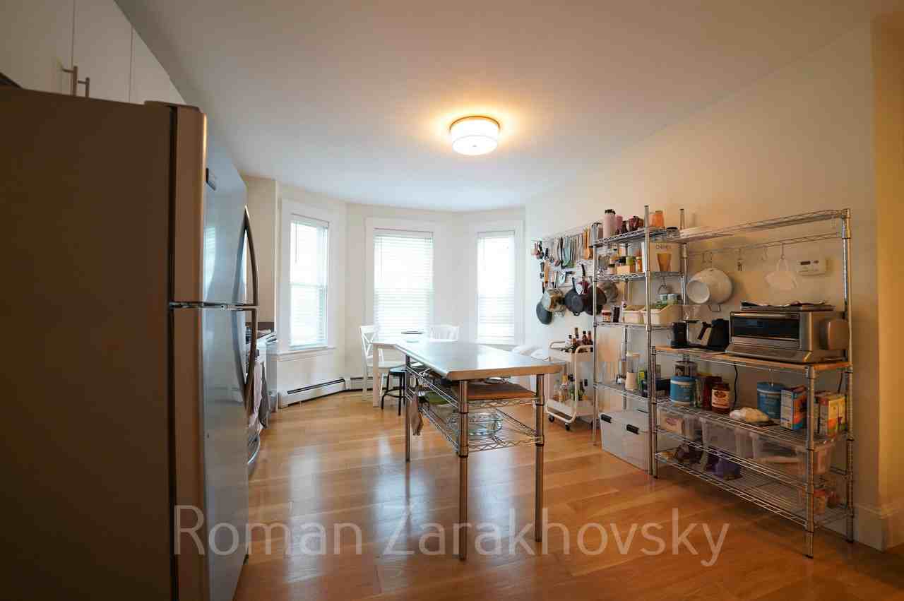 319 Columbia St #1A - Photo 4 of 23