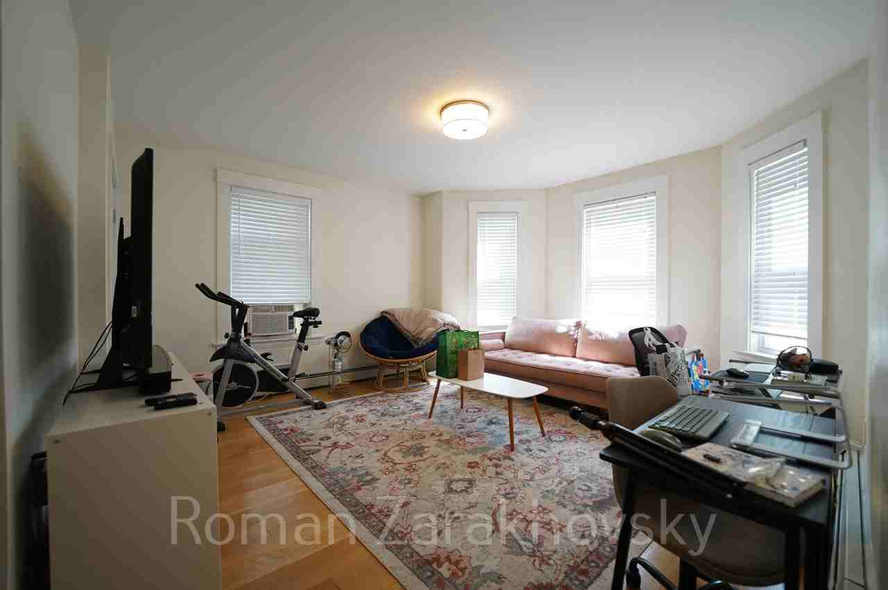 319 Columbia St #1A - Photo 5 of 23