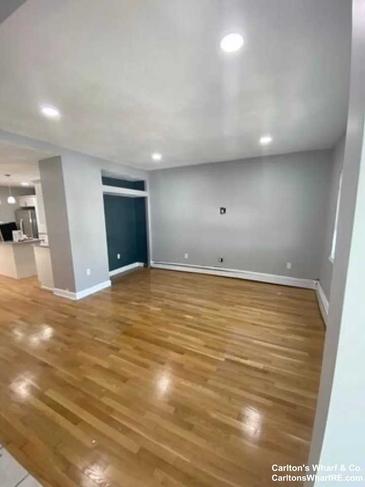 233 Trenton St - Photo 4 of 10
