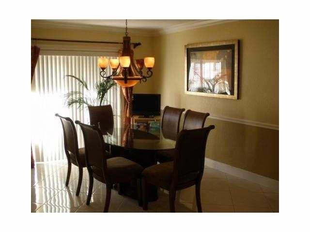 920 SW 74th Terrace - Photo 3 of 7