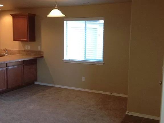 1205 Sw Nye Ave - Photo 2 of 4
