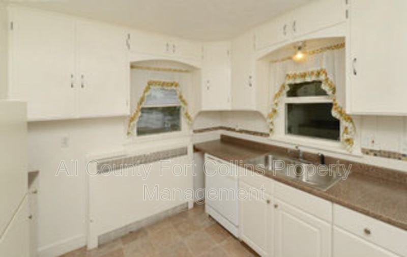 401 Elm St #4 - Photo 7 of 16