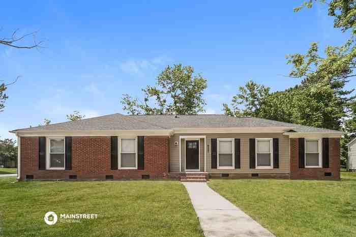6022 Farm Pond Ln - Photo 3 of 16