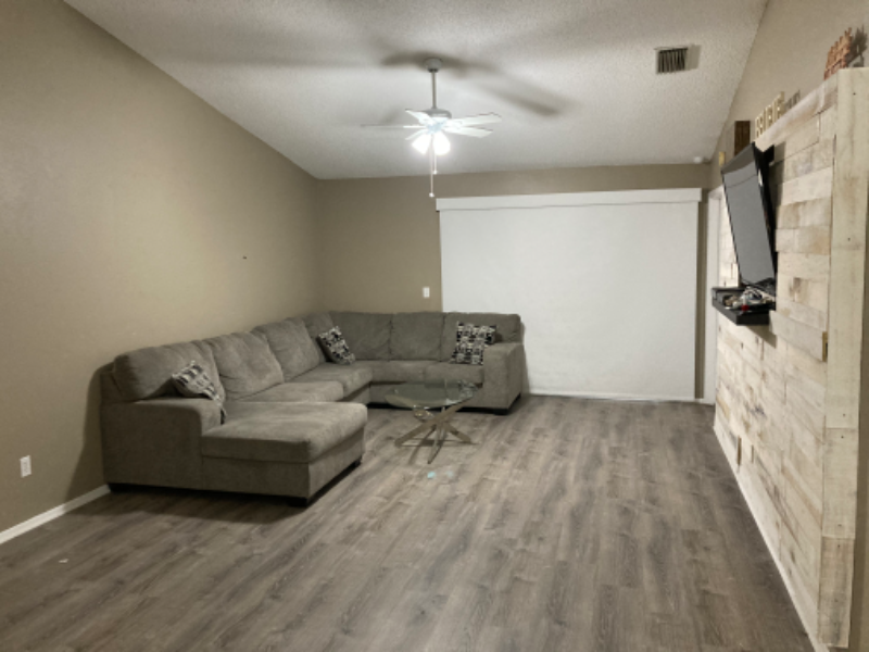1060 Dees Dr - Photo 2 of 16