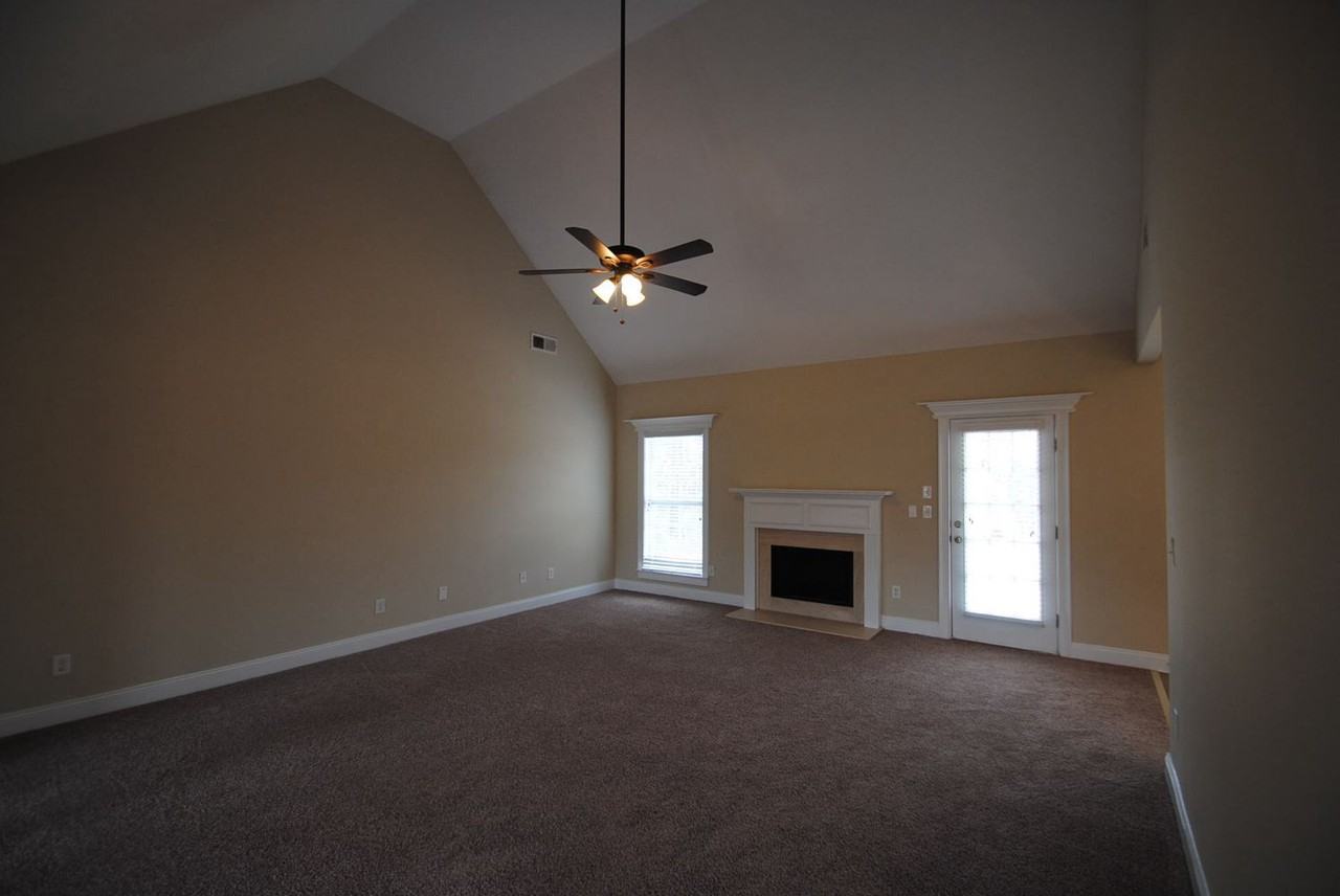 237 Hummingbird Ct - Photo 2 of 14