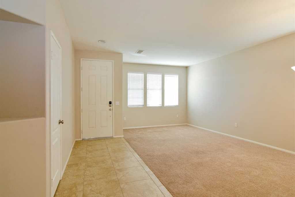 231 Spinnaker St - Photo 2 of 20