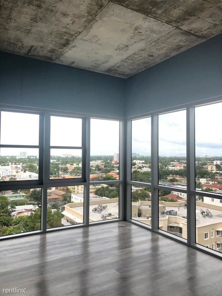 35 SW 6th Ave - Photo 2 of 9