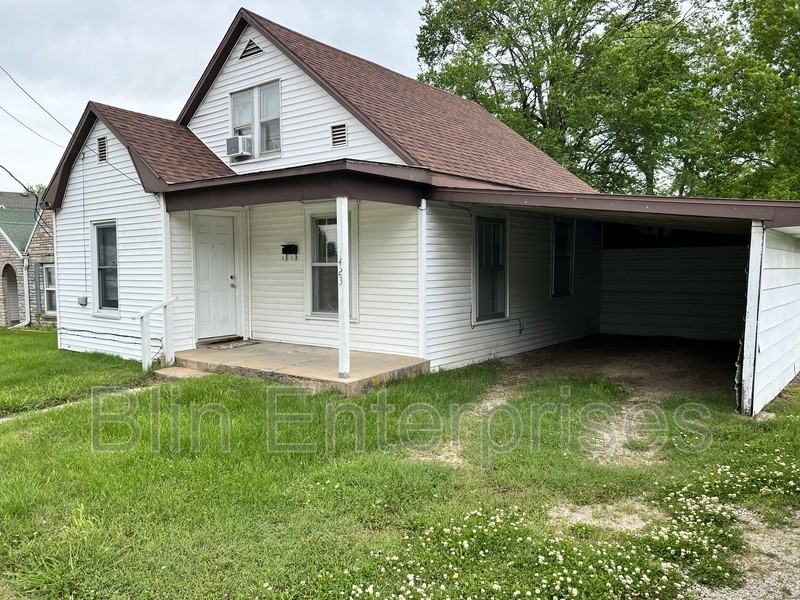 423 W Jackson St - Photo 2 of 6