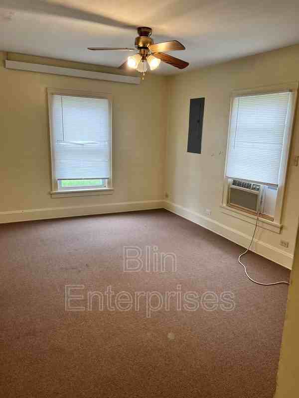 423 W Jackson St - Photo 3 of 6