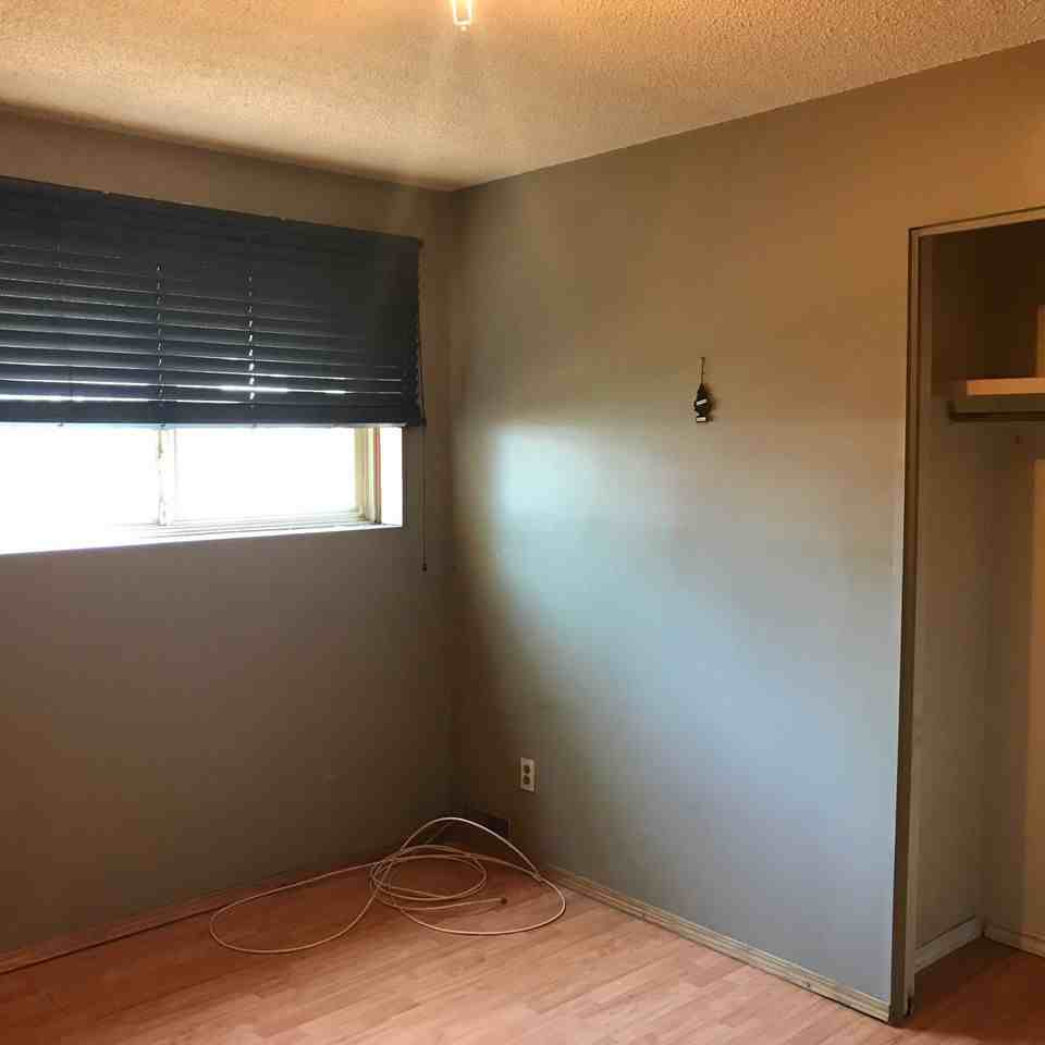 8922 144 Ave Nw #8922 - Photo 3 of 6