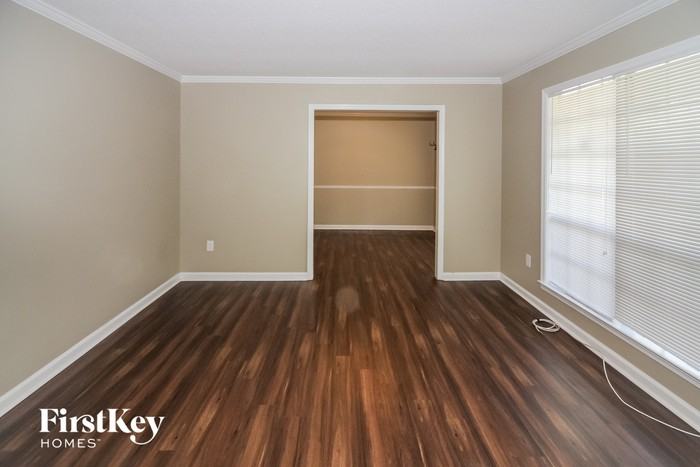 5086 Twin Woods Ave - Photo 3 of 15