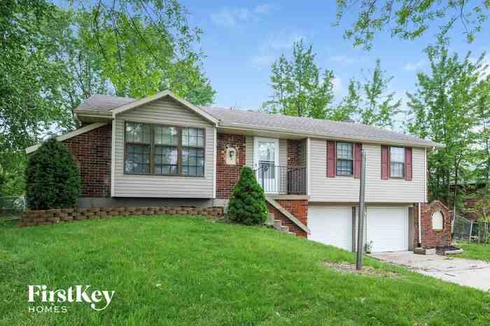 716 Nw Cambridge Ct - Photo 2 of 15