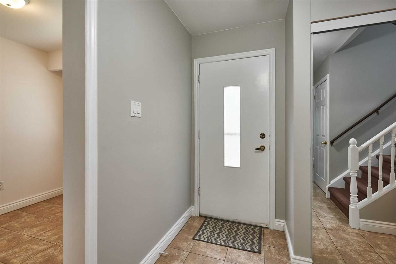 45 Ivanic Court - Photo 2 of 20