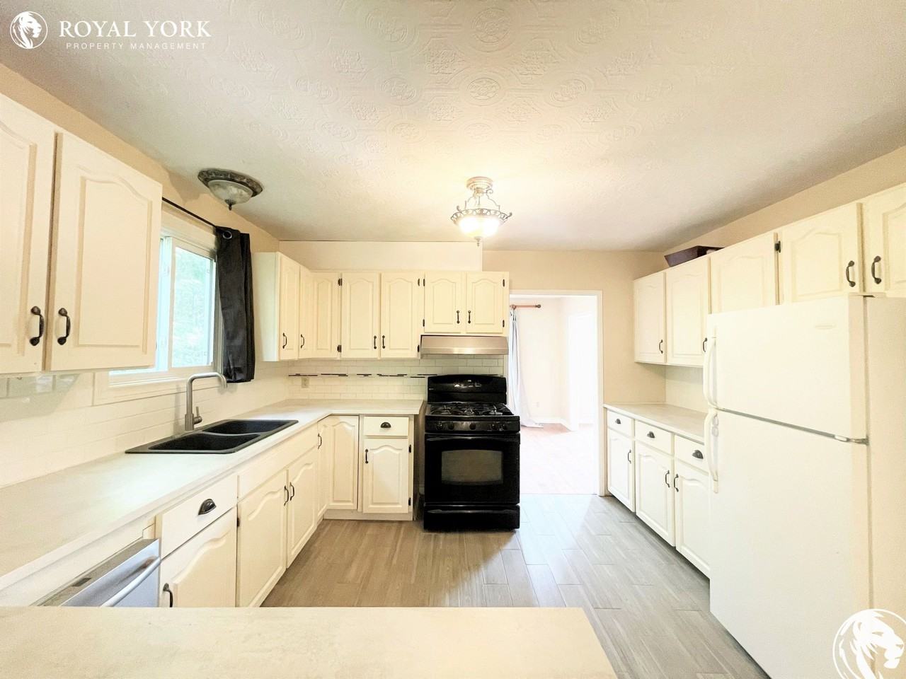 331 Winnifred Dr - Photo 3 of 50