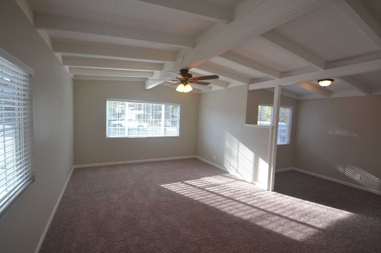 223 Los Altos Pl - Photo 3 of 9