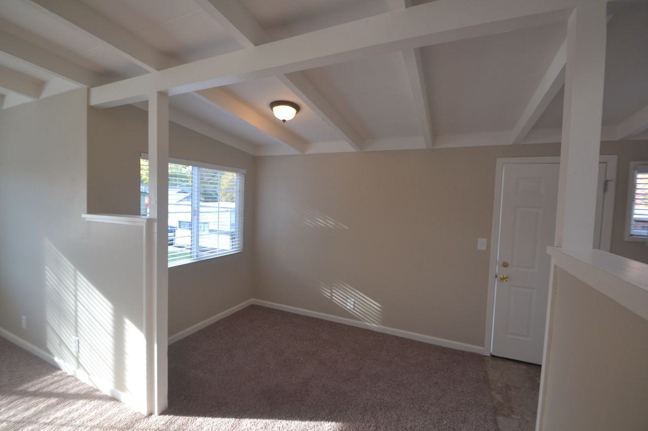 223 Los Altos Pl - Photo 2 of 9