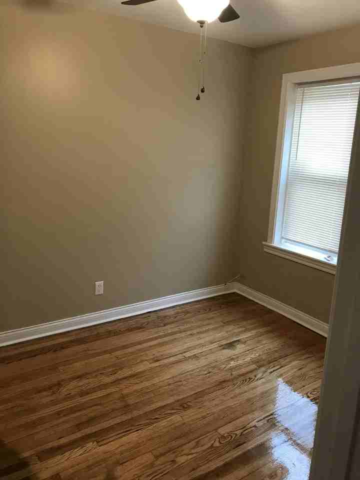 Windy City Apartments - Photo 2 of 8