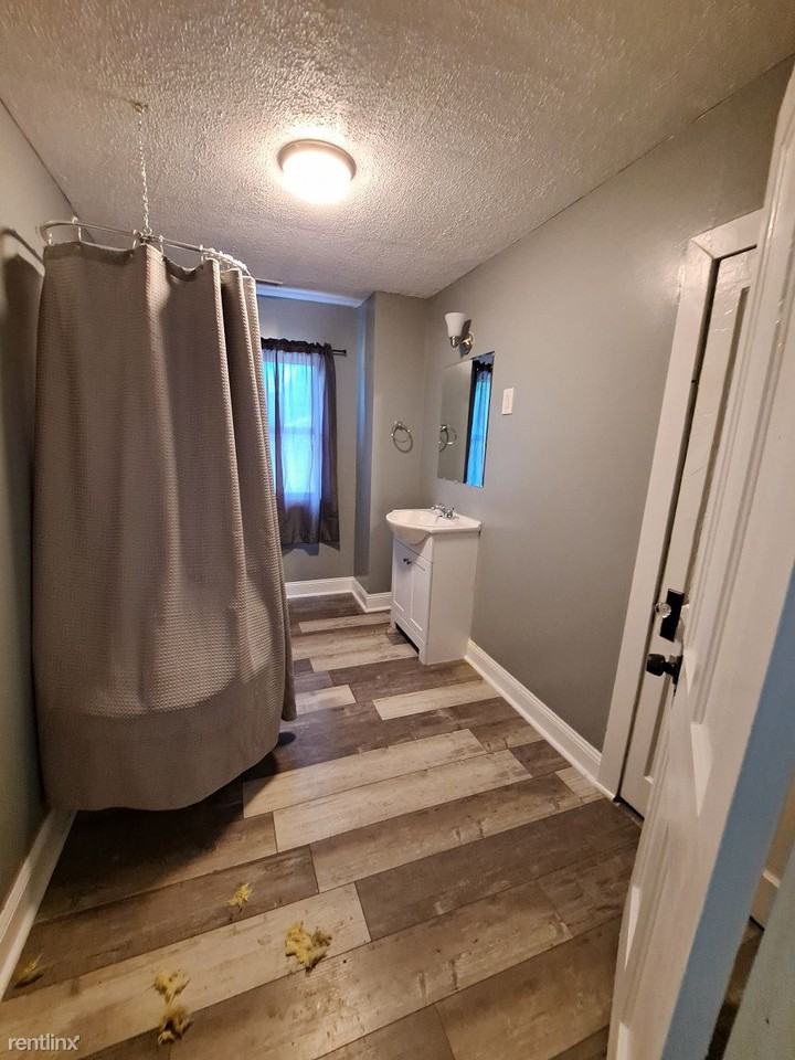 1603 1/2 Woodward Ave - Photo 3 of 7