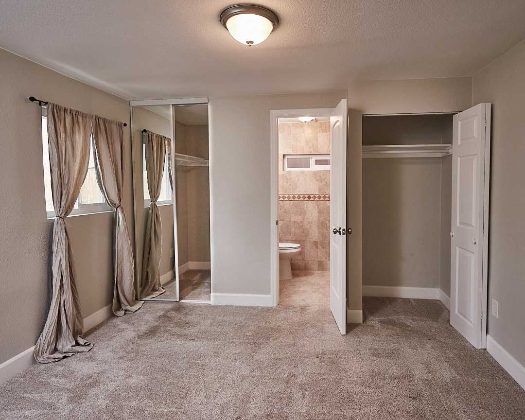 3008 46th Street - Photo 3 of 6