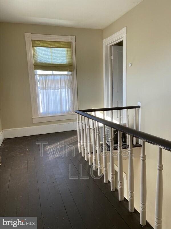 5796 Main St - Photo 3 of 7