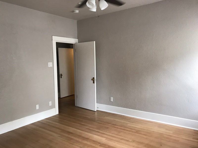 1323 10th Ave - Photo 4 of 15