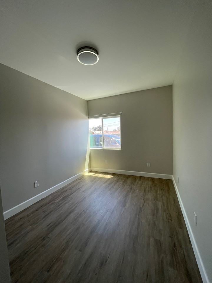 738 Duval Street #B - Photo 3 of 4