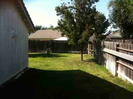 1129 W Hill Ct - Photo 3 of 16