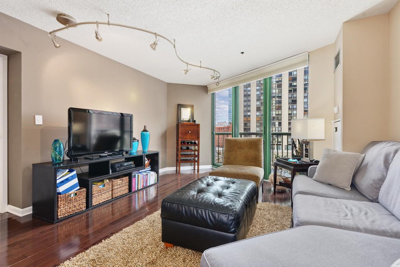 111 W Maple St #703 - Photo 3 of 17