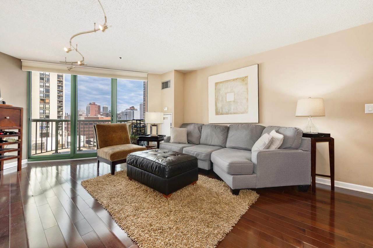 111 W Maple St #703 - Photo 5 of 17