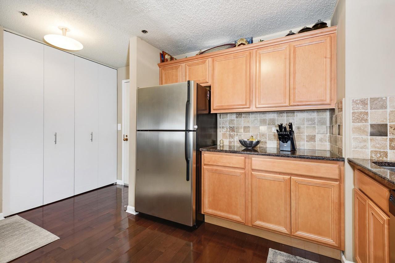 111 W Maple St #703 - Photo 6 of 17