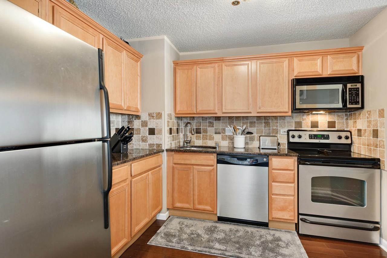 111 W Maple St #703 - Photo 7 of 17