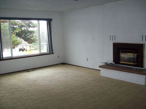 537 E 4th St - Photo 2 of 7